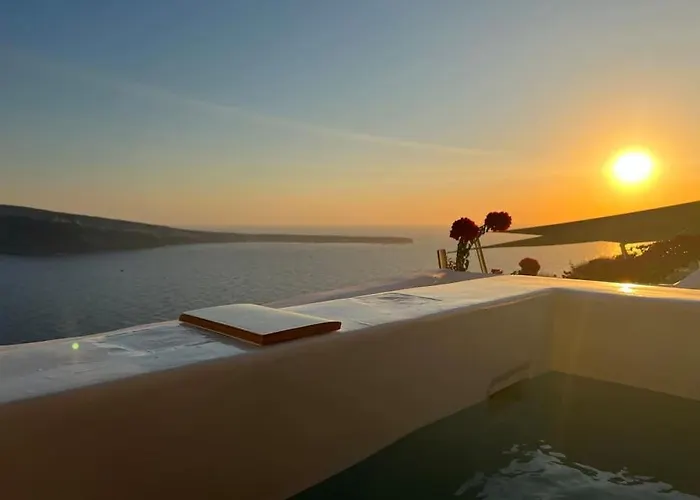 Lioyerma Cave Villa2 With Private Hot Tub Oia